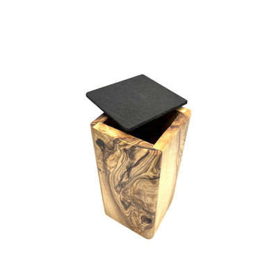 Olivenholz Tierurne CUBUS – nachhaltige Holzurne für Haustiere bis 15 kg mit Gravuroption