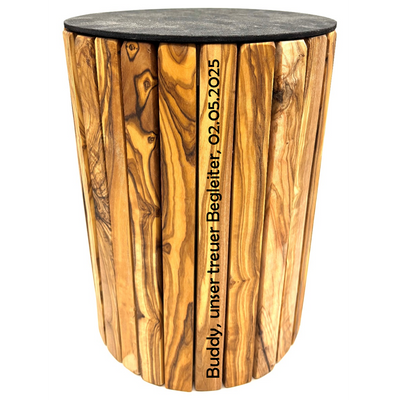 Olivenholz Tierurne – nachhaltige runde Holzurne für Haustiere bis 40 kg, mit Gravuroption