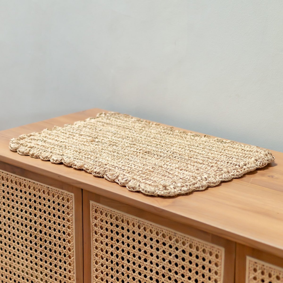 Tischset (2er, 4er oder 6er Set) 50x30 cm | Rechteckige Boho-Tischmatte KUARA aus Bast gewebt